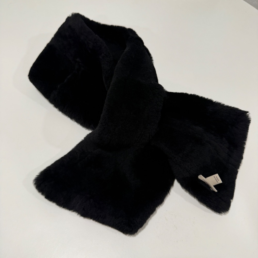 UGG Australia Black Genuine Shearling Sheepskin Fur Scarf Wrap WPL 9522